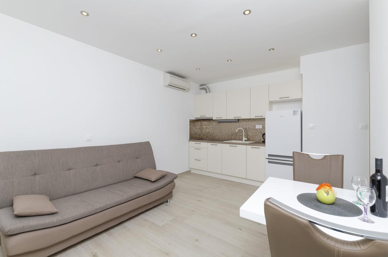 Danica Apartment *